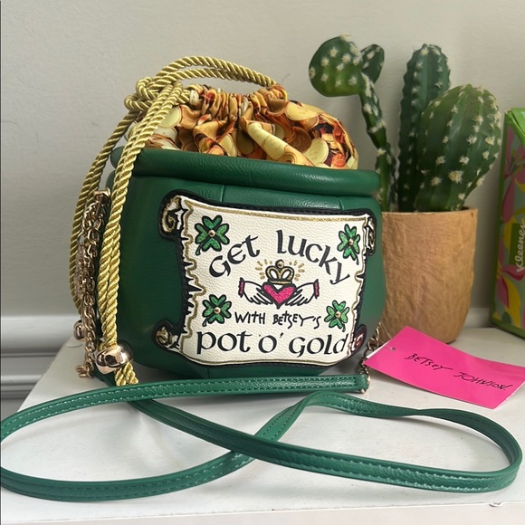Betsey Johnson Handbags - NWT Betsey Johnson Green Pot O' Gold Bag
